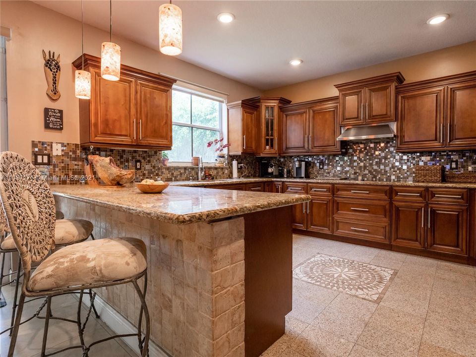 Recently Sold: $949,900 (5 beds, 4 baths, 3696 Square Feet)