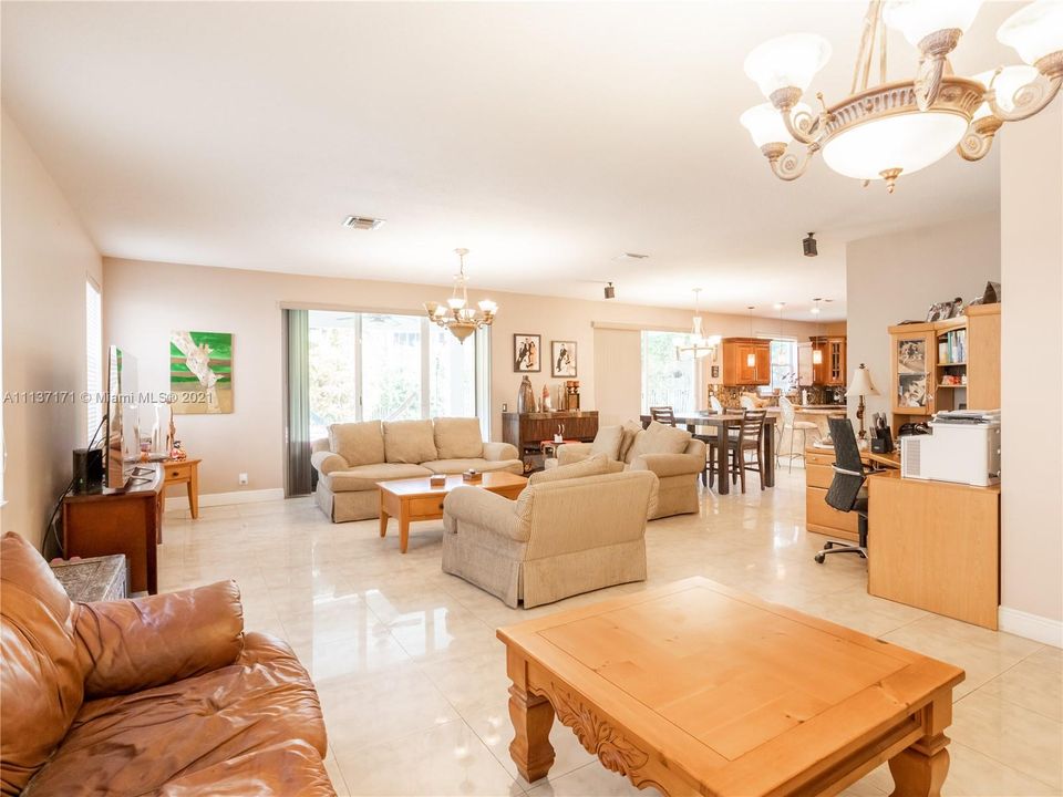 Recently Sold: $949,900 (5 beds, 4 baths, 3696 Square Feet)