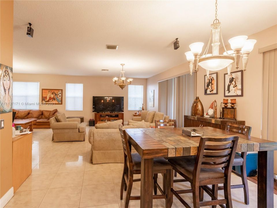 Recently Sold: $949,900 (5 beds, 4 baths, 3696 Square Feet)