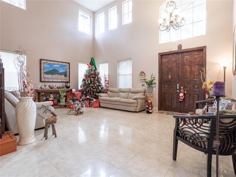 Recently Sold: $949,900 (5 beds, 4 baths, 3696 Square Feet)