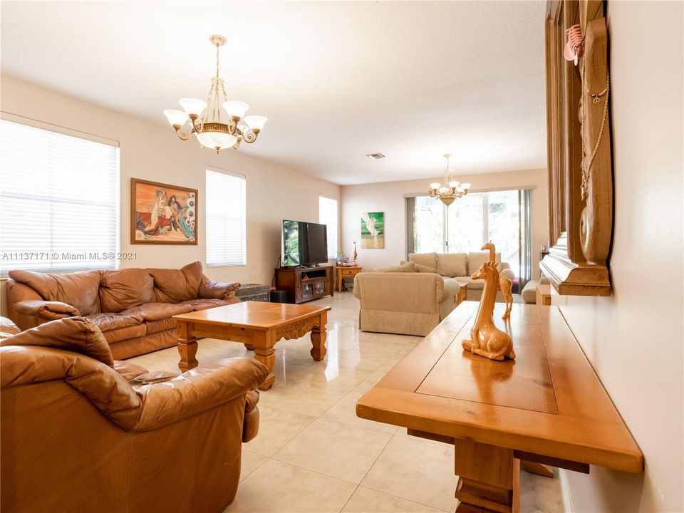 Recently Sold: $949,900 (5 beds, 4 baths, 3696 Square Feet)