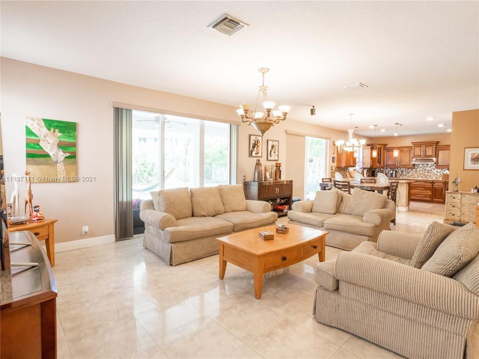 Recently Sold: $949,900 (5 beds, 4 baths, 3696 Square Feet)