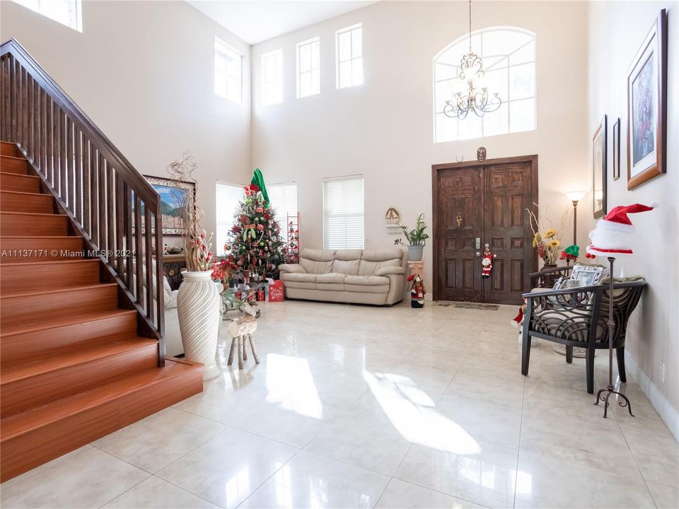 Recently Sold: $949,900 (5 beds, 4 baths, 3696 Square Feet)