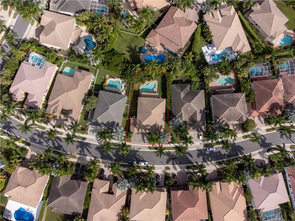 Recently Sold: $949,900 (5 beds, 4 baths, 3696 Square Feet)