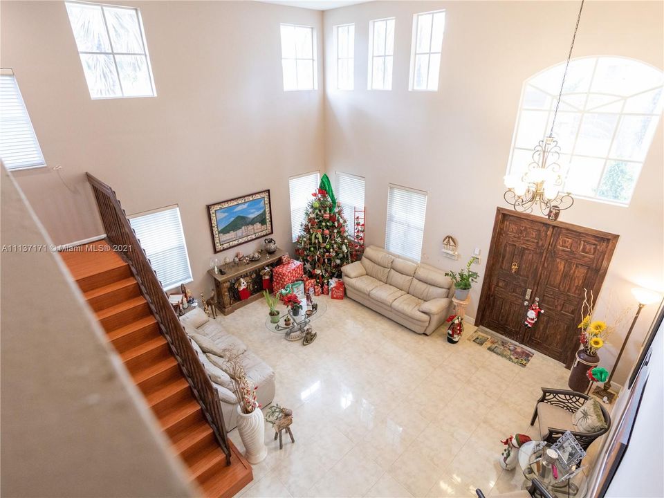 Recently Sold: $949,900 (5 beds, 4 baths, 3696 Square Feet)