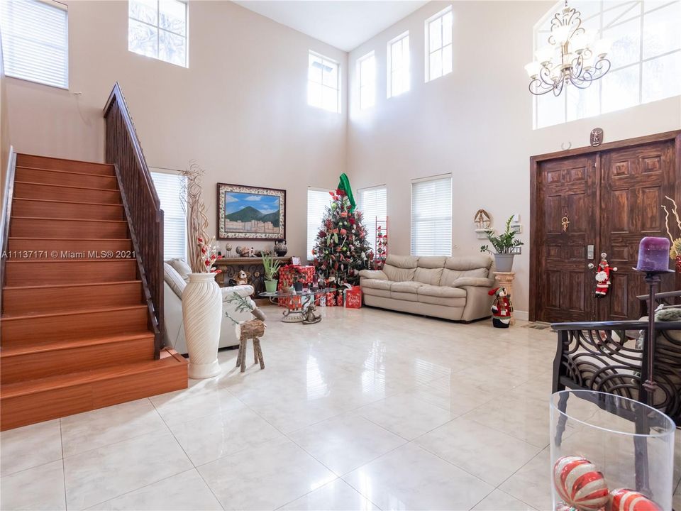 Recently Sold: $949,900 (5 beds, 4 baths, 3696 Square Feet)