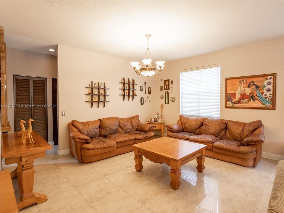 Recently Sold: $949,900 (5 beds, 4 baths, 3696 Square Feet)