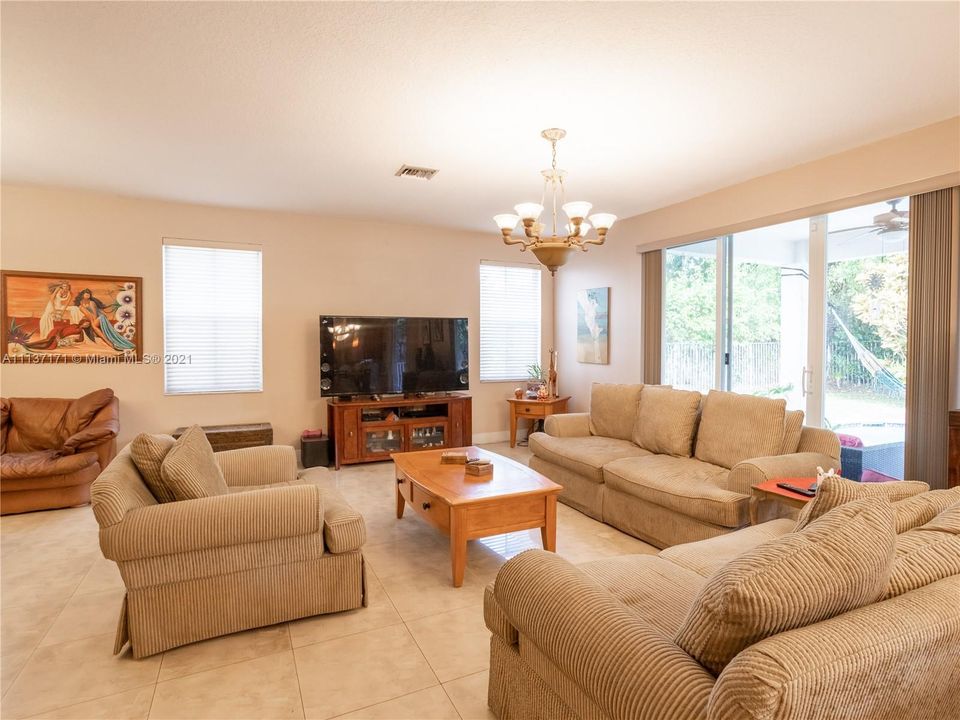 Recently Sold: $949,900 (5 beds, 4 baths, 3696 Square Feet)