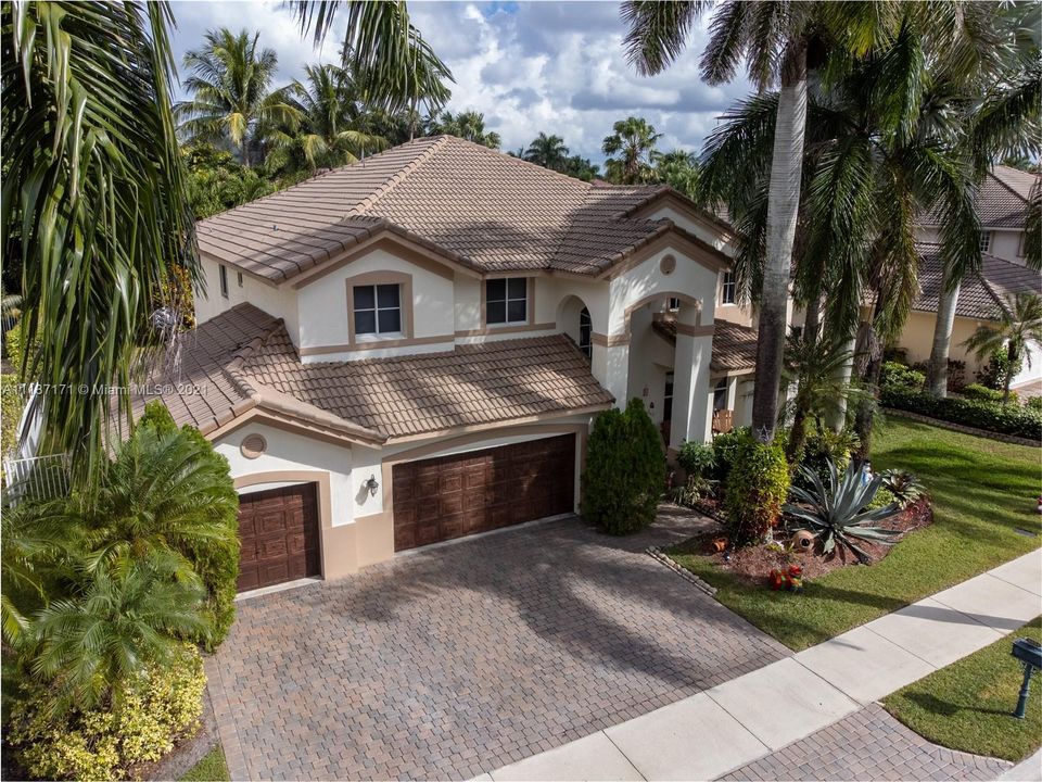 Recently Sold: $949,900 (5 beds, 4 baths, 3696 Square Feet)