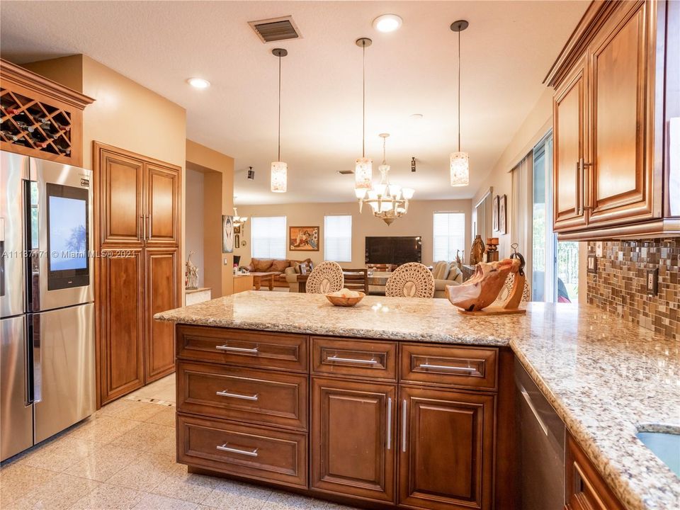 Recently Sold: $949,900 (5 beds, 4 baths, 3696 Square Feet)