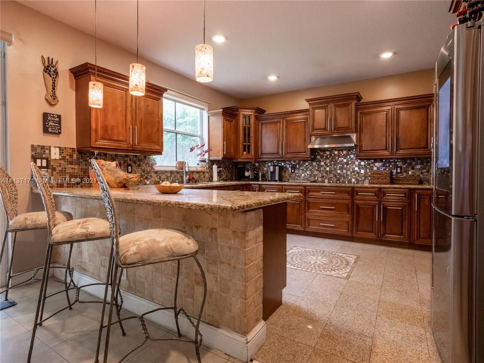 Recently Sold: $949,900 (5 beds, 4 baths, 3696 Square Feet)