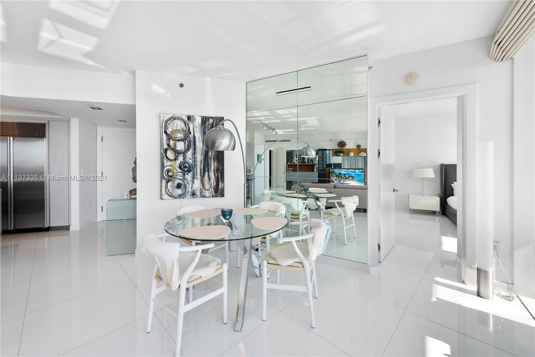Recently Sold: $2,595,000 (2 beds, 2 baths, 1425 Square Feet)