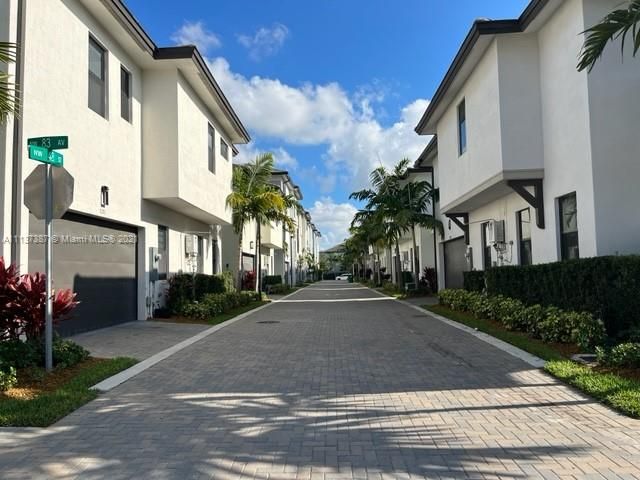 Recently Sold: $1,090,000 (4 beds, 3 baths, 2844 Square Feet)