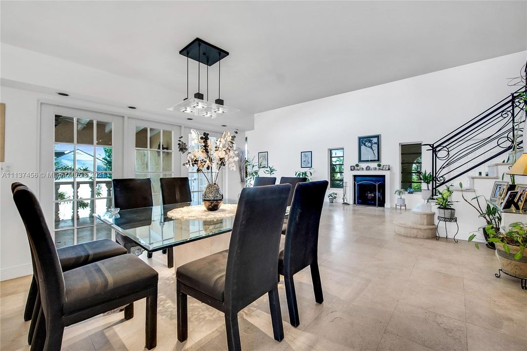 Recently Sold: $2,599,000 (5 beds, 4 baths, 3752 Square Feet)
