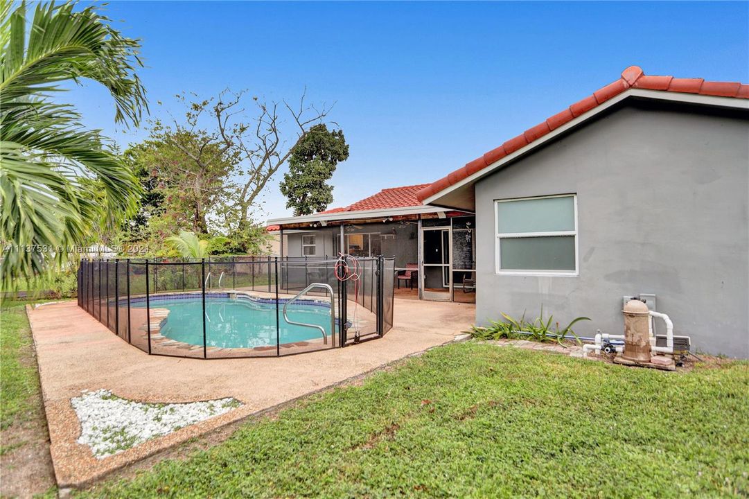 Recently Sold: $520,000 (3 beds, 2 baths, 3207 Square Feet)