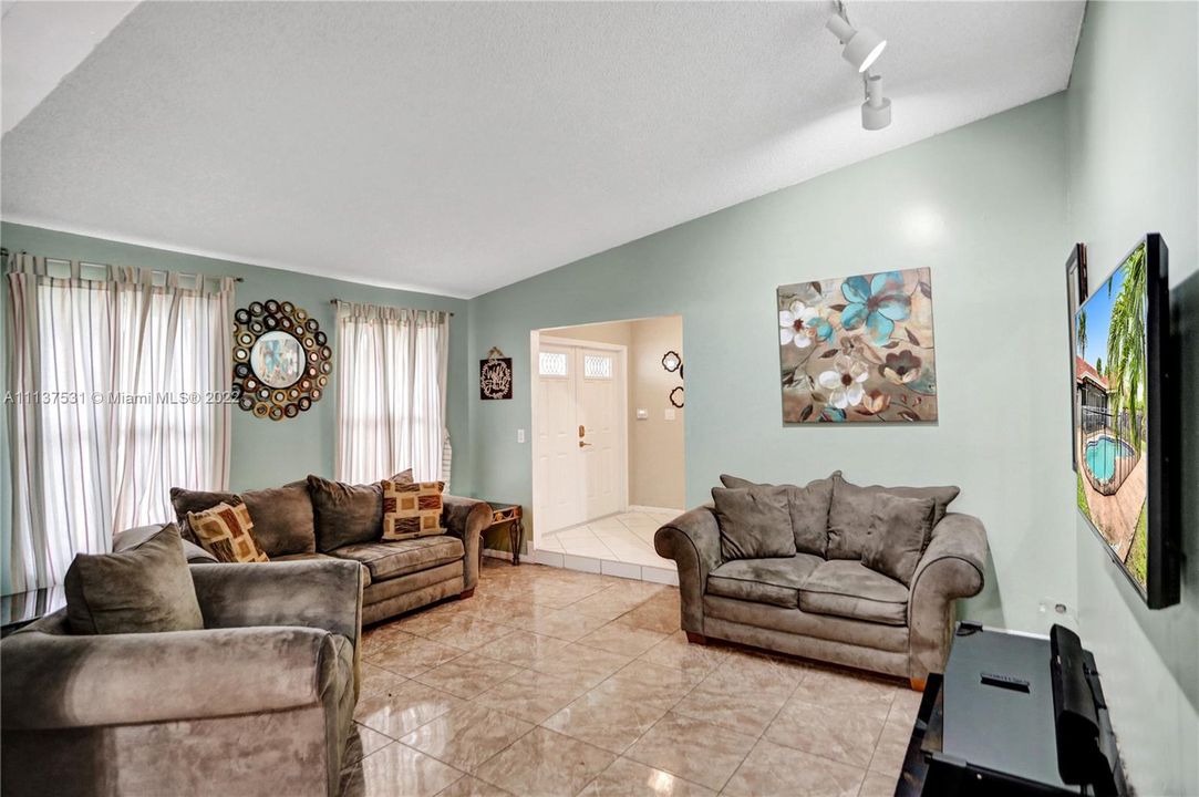 Recently Sold: $520,000 (3 beds, 2 baths, 3207 Square Feet)