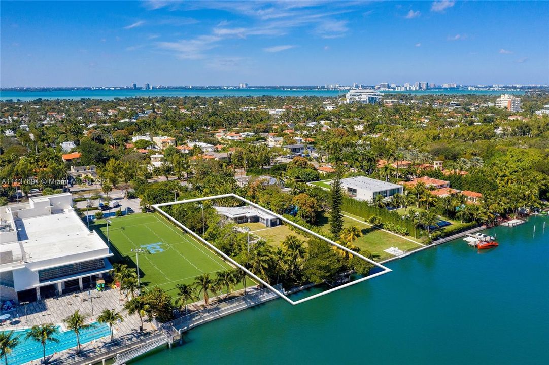 Recently Sold: $12,495,000 (3 beds, 3 baths, 3375 Square Feet)
