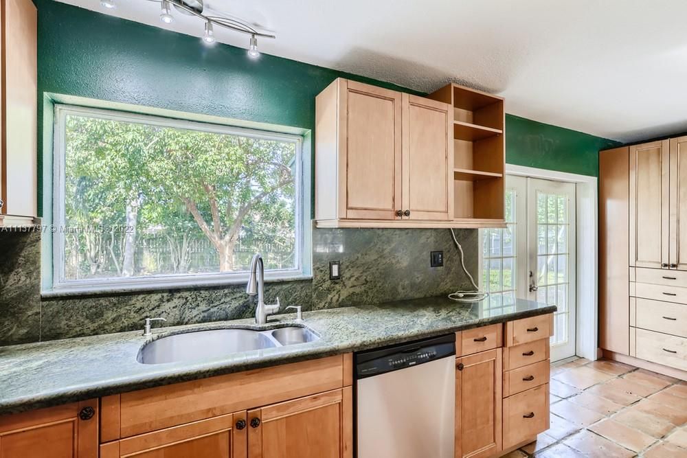 Recently Sold: $354,900 (3 beds, 2 baths, 1190 Square Feet)