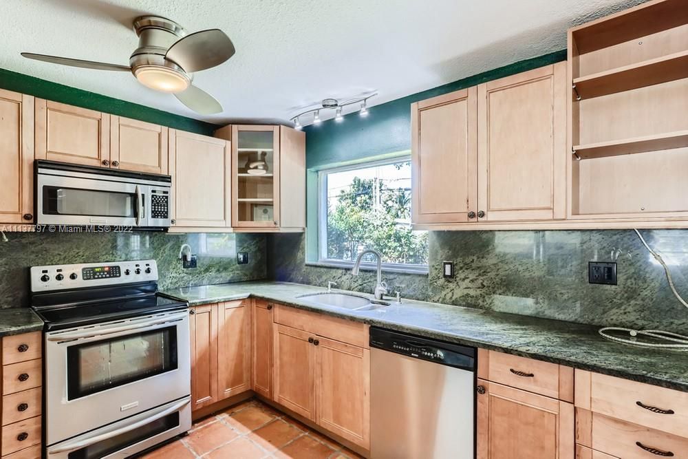 Recently Sold: $354,900 (3 beds, 2 baths, 1190 Square Feet)