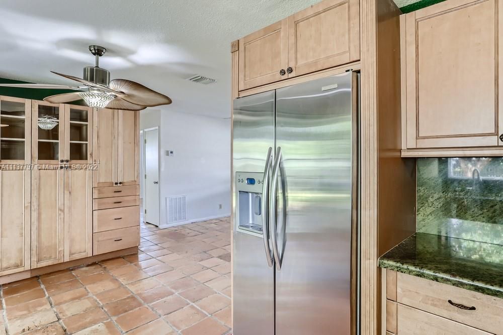Recently Sold: $354,900 (3 beds, 2 baths, 1190 Square Feet)