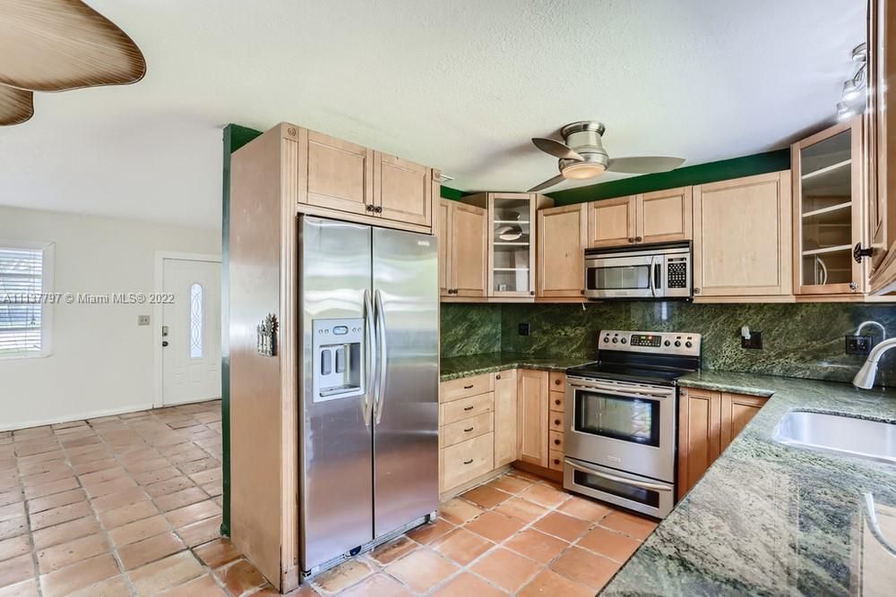 Recently Sold: $354,900 (3 beds, 2 baths, 1190 Square Feet)