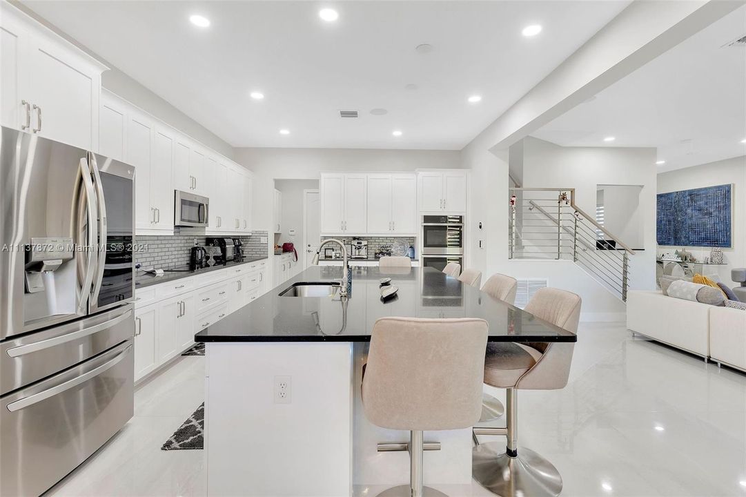 Recently Sold: $900,000 (5 beds, 4 baths, 3077 Square Feet)