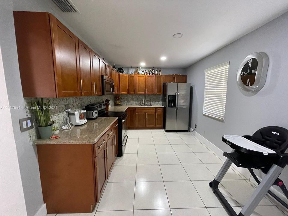 Recently Sold: $475,000 (3 beds, 2 baths, 1573 Square Feet)