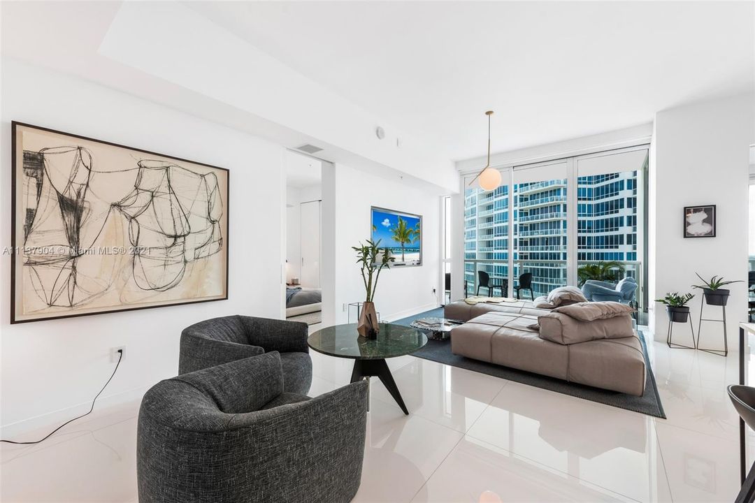 Recently Sold: $3,625,000 (2 beds, 2 baths, 1443 Square Feet)