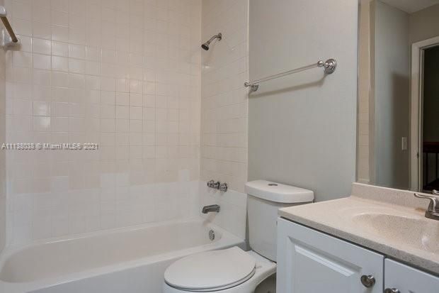 Recently Rented: $1,790 (2 beds, 1 baths, 914 Square Feet)