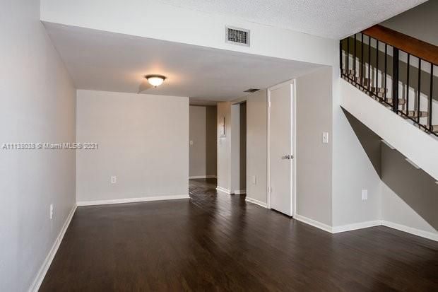 Recently Rented: $1,790 (2 beds, 1 baths, 914 Square Feet)