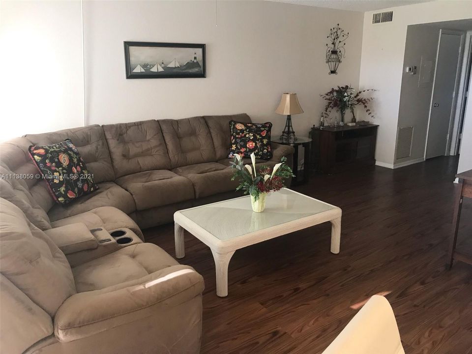 Recently Sold: $114,999 (1 beds, 1 baths, 750 Square Feet)