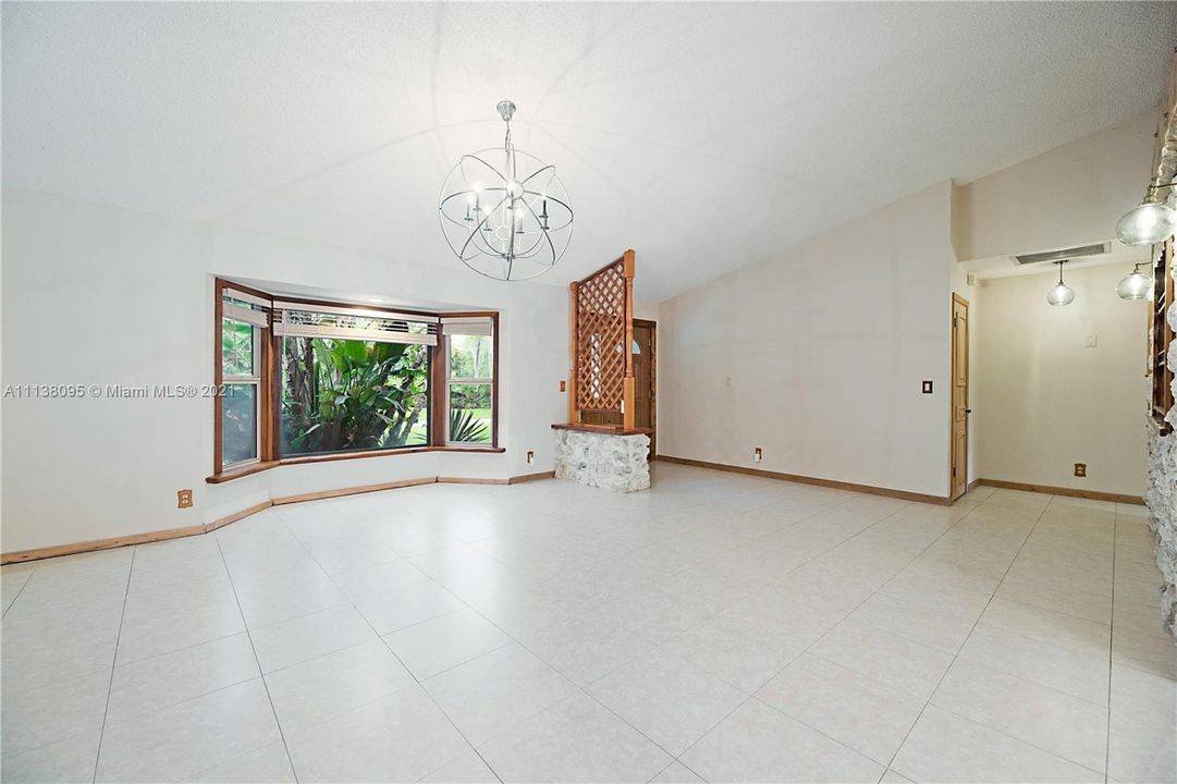 Vendido Recientemente: $1,095,000 (4 camas, 3 baños, 4262 Pies cuadrados)