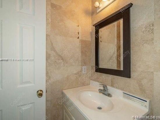 最近售出: $875,000 (0 贝兹, 0 浴室, 674 平方英尺)