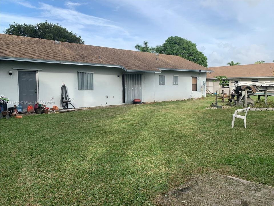 Vendido Recientemente: $304,000 (3 camas, 2 baños, 1176 Pies cuadrados)