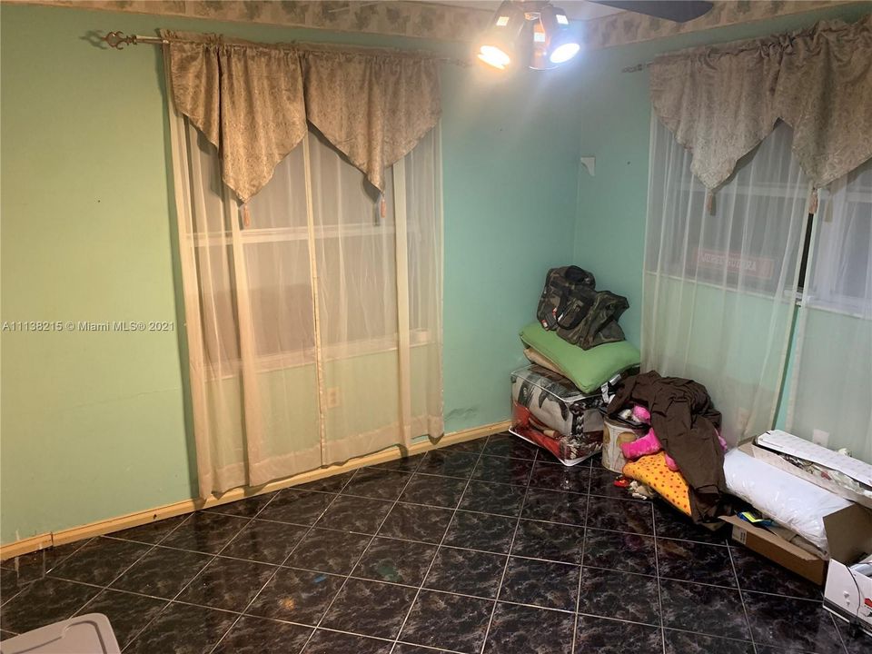 Vendido Recientemente: $304,000 (3 camas, 2 baños, 1176 Pies cuadrados)
