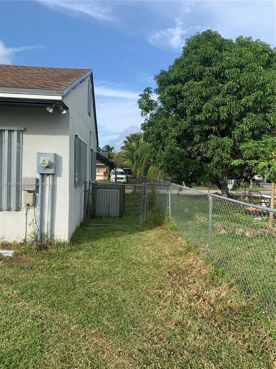 Vendido Recientemente: $304,000 (3 camas, 2 baños, 1176 Pies cuadrados)