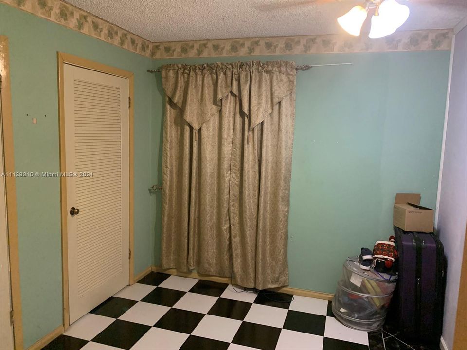 Vendido Recientemente: $304,000 (3 camas, 2 baños, 1176 Pies cuadrados)