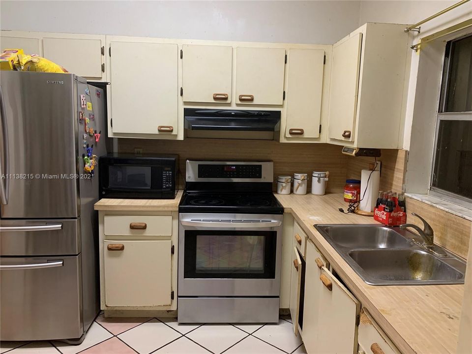 Vendido Recientemente: $304,000 (3 camas, 2 baños, 1176 Pies cuadrados)