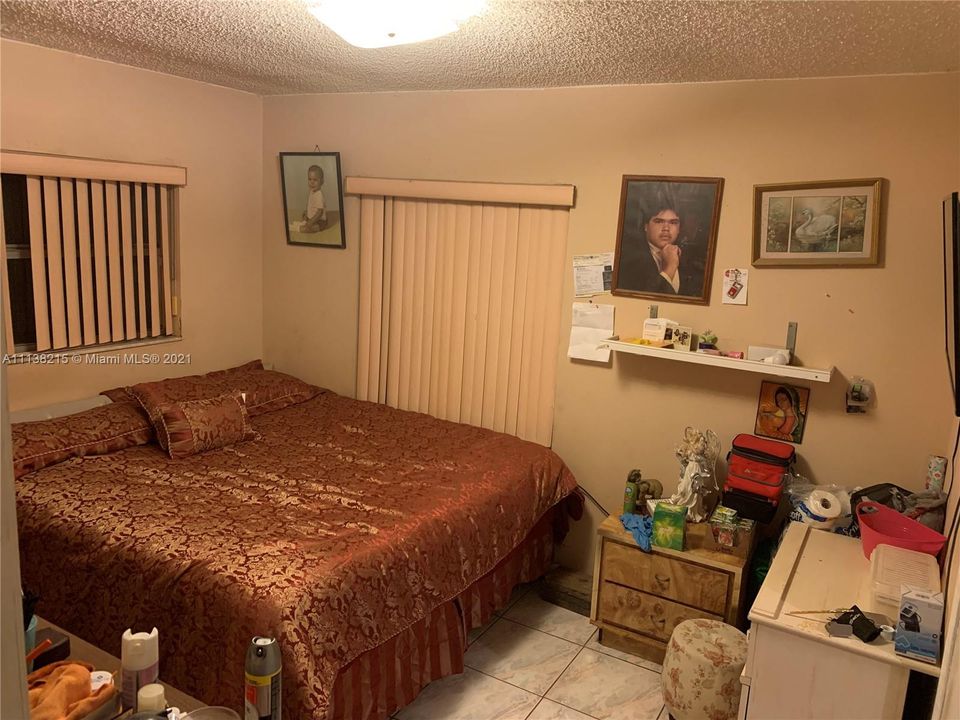 Vendido Recientemente: $304,000 (3 camas, 2 baños, 1176 Pies cuadrados)