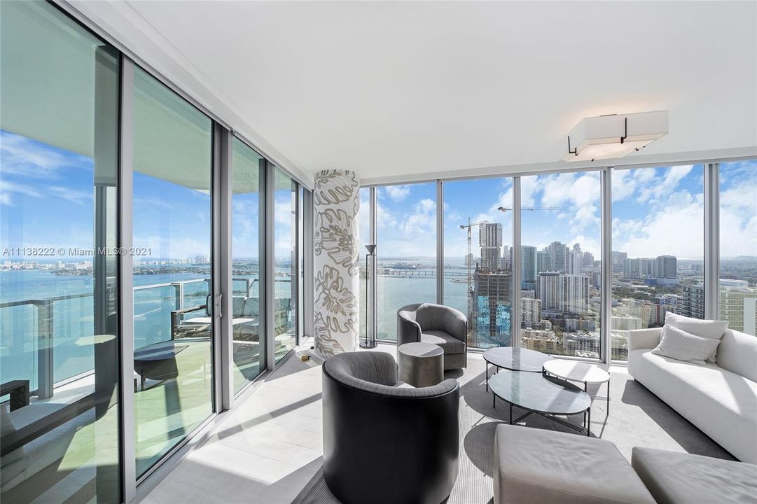 Recently Sold: $2,470,000 (3 beds, 4 baths, 1868 Square Feet)