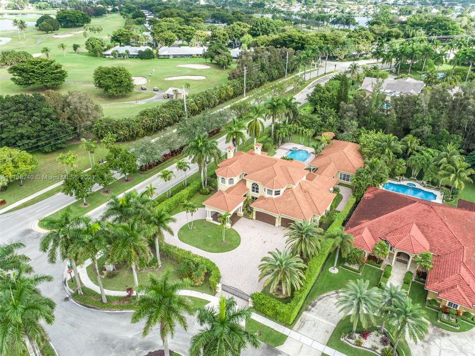 Recently Sold: $1,429,900 (6 beds, 5 baths, 6059 Square Feet)