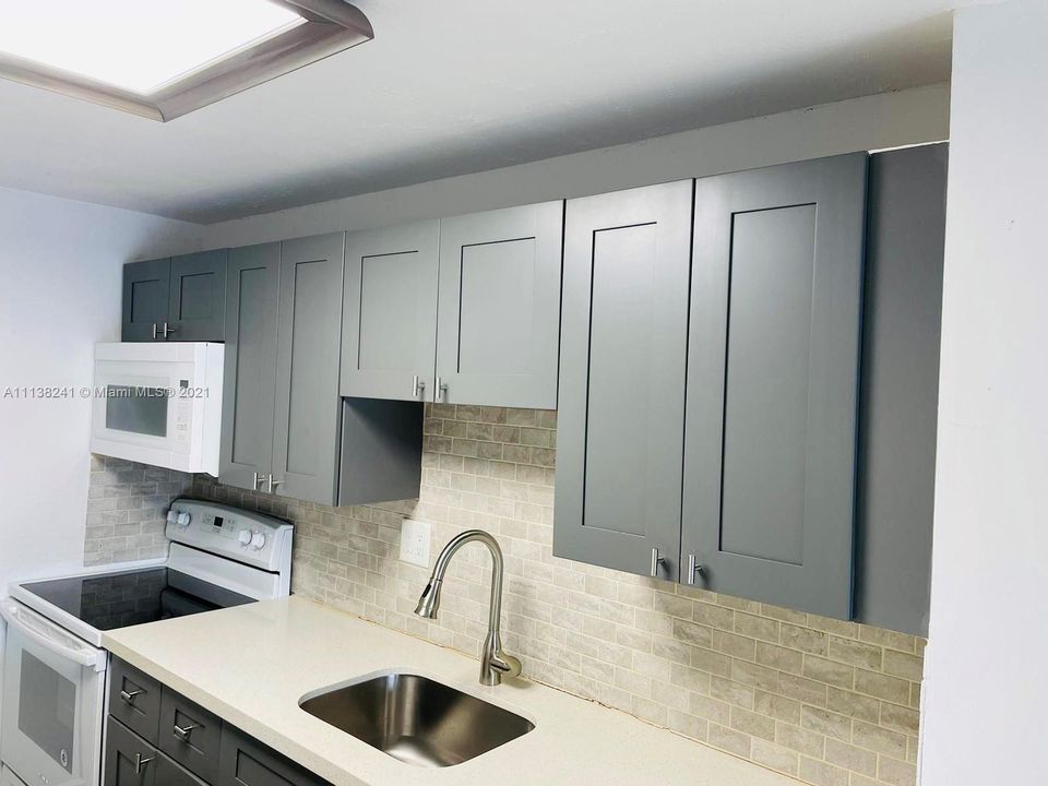 最近租的: $1,600 (2 贝兹, 2 浴室, 949 平方英尺)