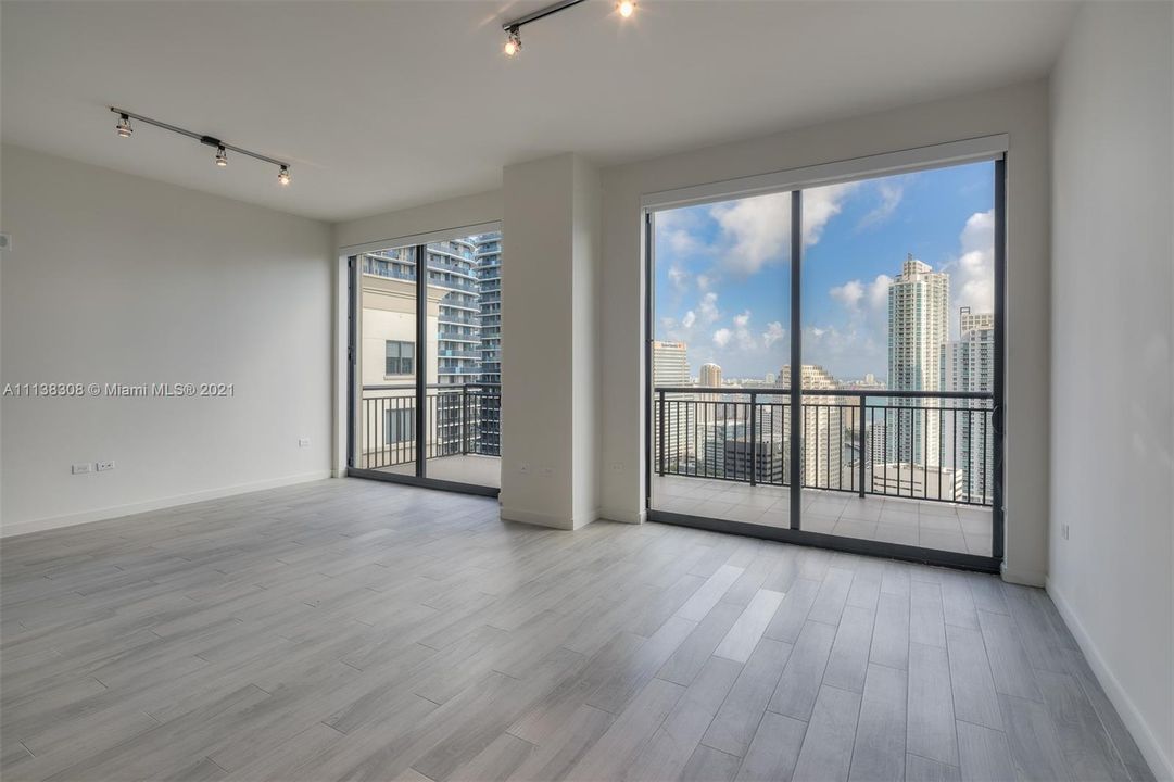 Recently Sold: $830,000 (2 beds, 2 baths, 1268 Square Feet)