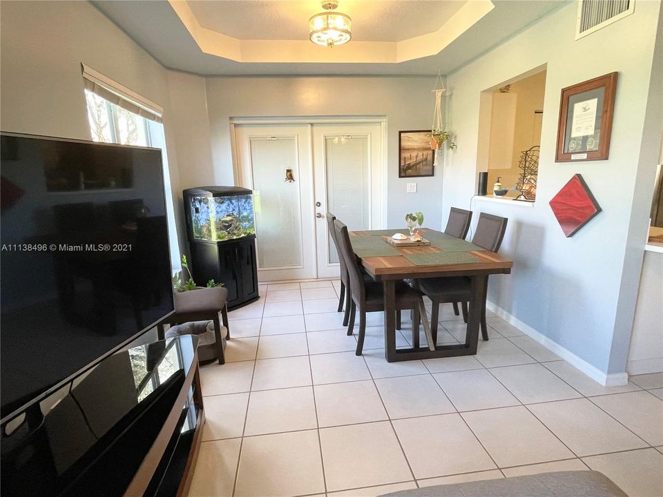 Recently Sold: $325,000 (3 beds, 2 baths, 1509 Square Feet)