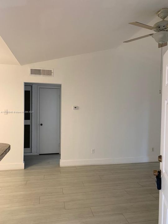 Recently Rented: $1,400 (1 beds, 1 baths, 808 Square Feet)