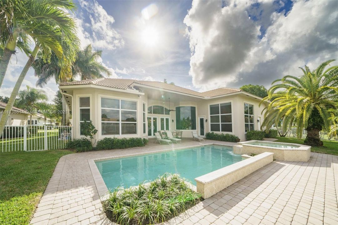 Recently Sold: $1,495,000 (5 beds, 4 baths, 3740 Square Feet)