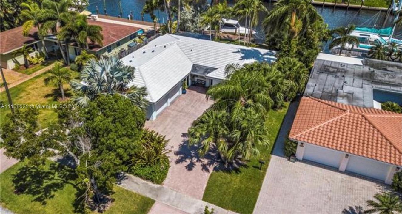 Recently Sold: $2,750,000 (4 beds, 3 baths, 1827 Square Feet)
