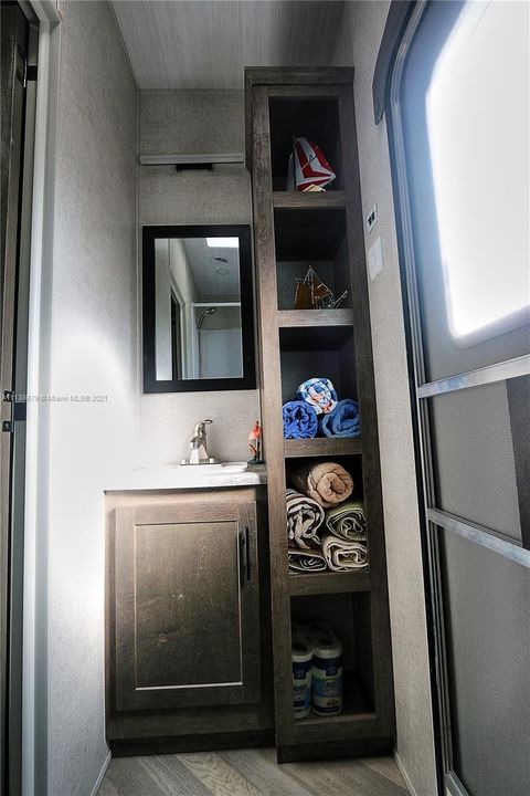 Vendido Recientemente: $349,900 (1,750.00 acres)