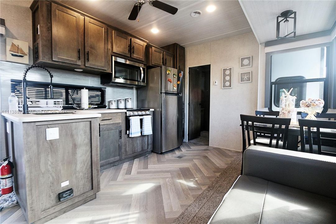 Vendido Recientemente: $349,900 (1,750.00 acres)