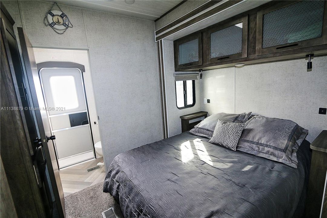 Vendido Recientemente: $349,900 (1,750.00 acres)